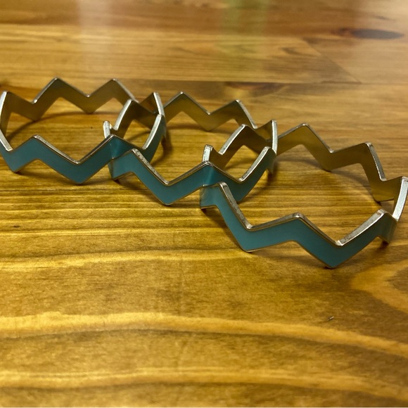 Women’s Turquoise Bangle Bracelet Set - Picture 3 of 4